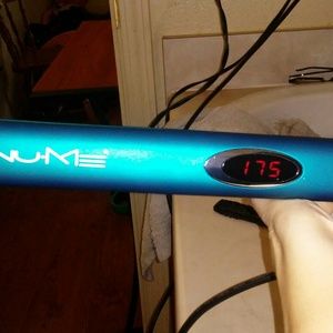 Brand new nume megastar flat iron